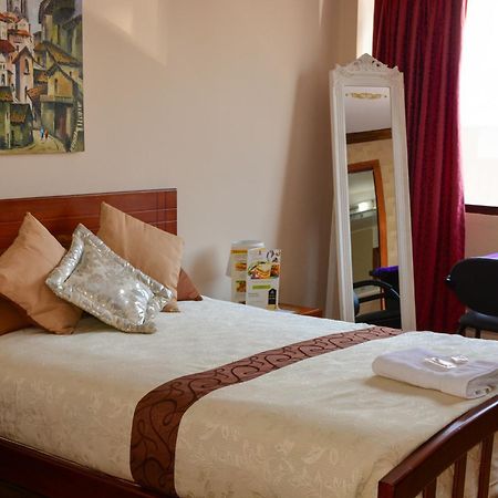Hotel Villa Lafayette Кито Екстериор снимка