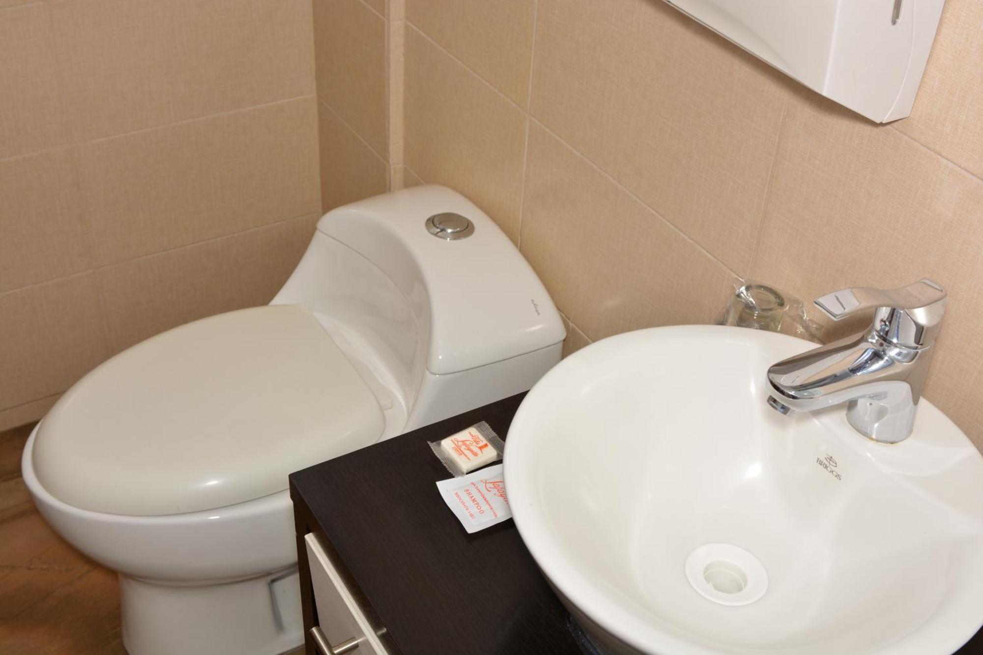 Hotel Villa Lafayette Кито Екстериор снимка
