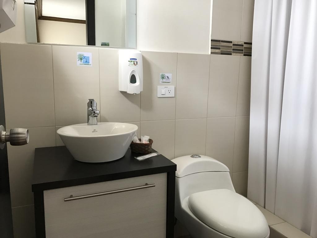 Hotel Villa Lafayette Кито Екстериор снимка
